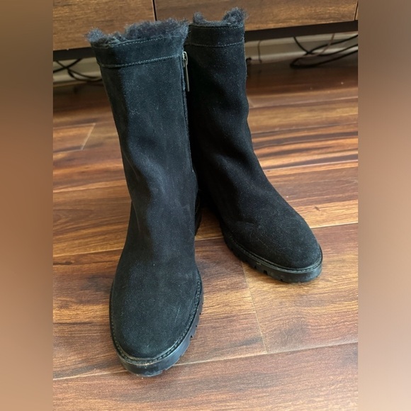 🌿SALE🌿AQUATALIA Cate Preppy Black Leather Boots Hidden Wedge Lined Italy 7M - Picture 1 of 16